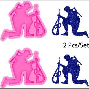 2 PCS Glossy Shiny Fallen Soldier and Gun Warrior Military Keychain Silicone Mol